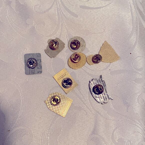 Bundle of 8 Souvenir Collectible Pins including Several Parks - Picture 6 of 7